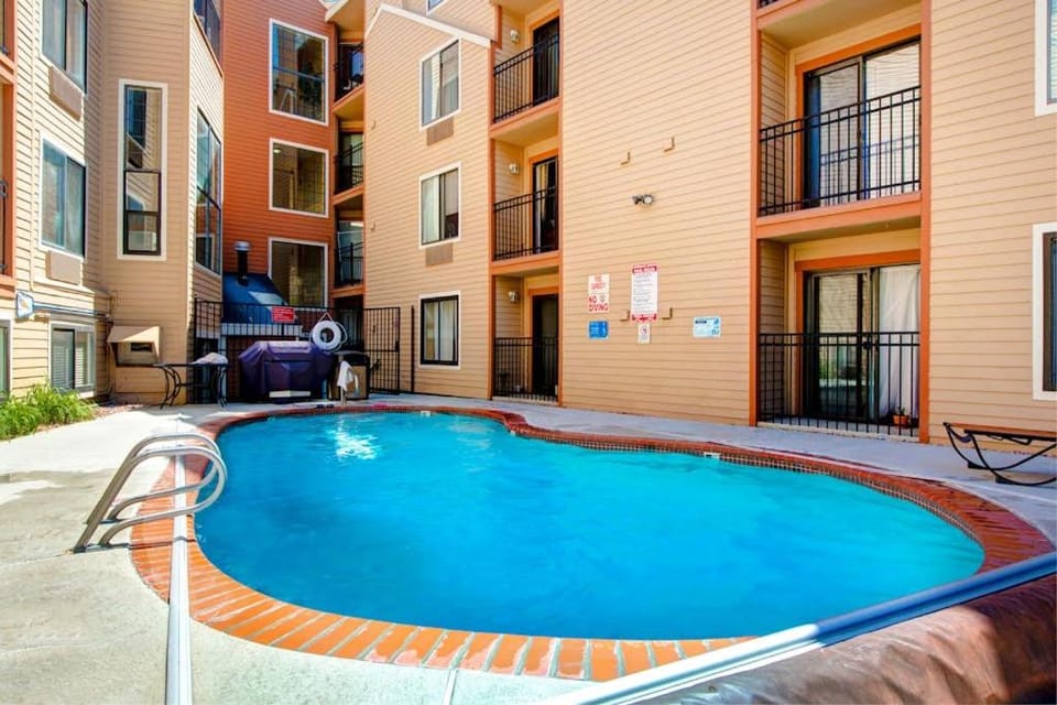 Top-floor mountain view condo with fireplace pool & hot tub - steps to shuttle House in Park City