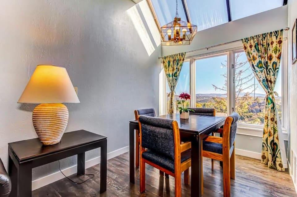 Cozy studio in the village with WiFi & easy slope access Apartment in Park City