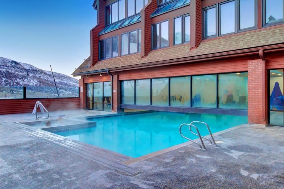 Cozy studio in the village with WiFi & easy slope access Apartment in Park City
