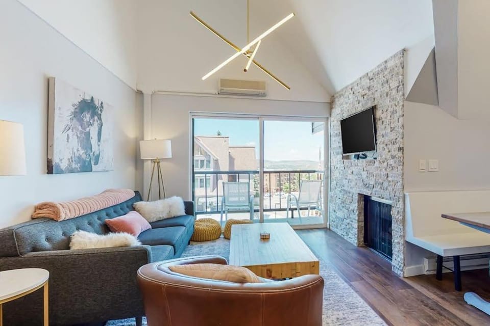 Ski view condo steps to Park City lifts with fireplace pool hot tubs ice rink House in Park City