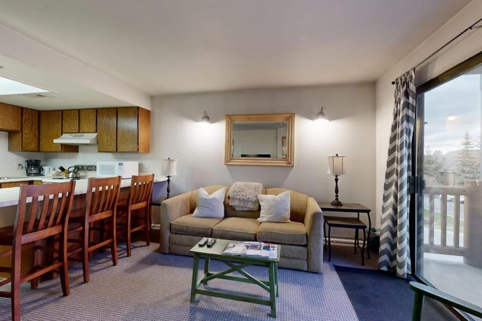 Powder Pointe Condo with Hot Tub - Walk to Three Kings Lift House in Park City