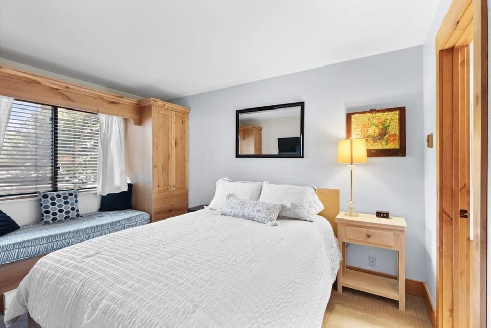 Charming year-round getaway - located close to downtown shopping and dining House in Wasatch County
