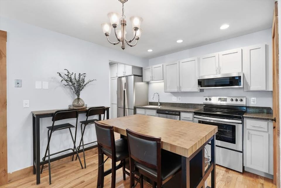 Charming year-round getaway - located close to downtown shopping and dining House in Wasatch County
