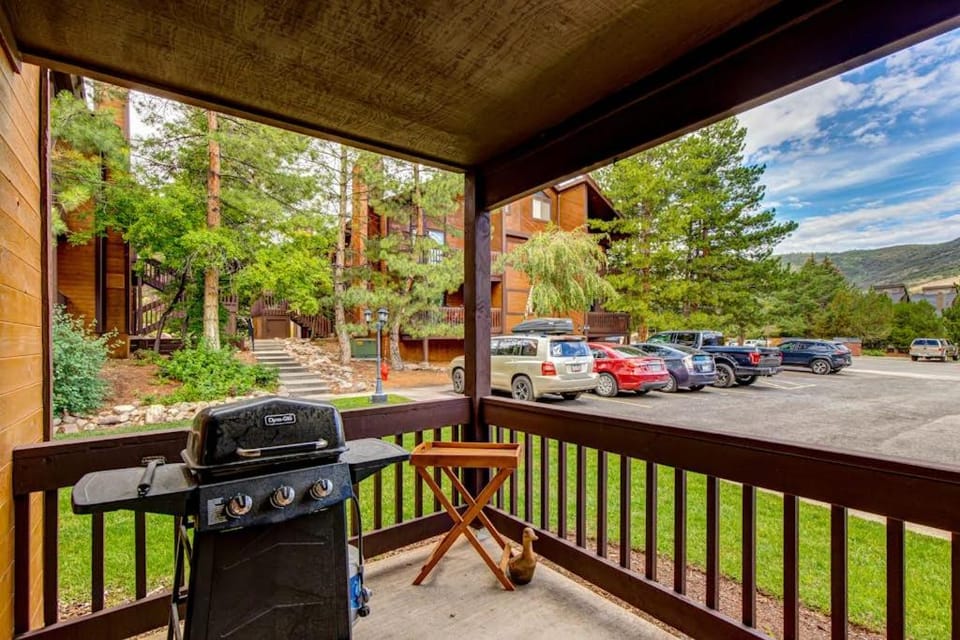 Charming year-round getaway - located close to downtown shopping and dining House in Wasatch County