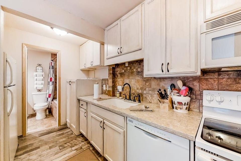 Alpine Gem - Pools Hot Tubs Tennis - Walk 5 Mins to Lift & 8 Mins to Dining House in Wasatch County