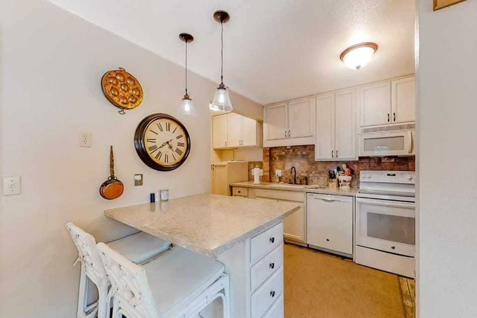 Alpine Gem - Pools Hot Tubs Tennis - Walk 5 Mins to Lift & 8 Mins to Dining House in Wasatch County