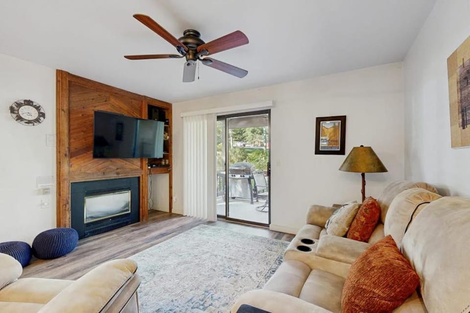 Charming Red Pines getaway minutes from slopes with stunning alpine views House in Wasatch County