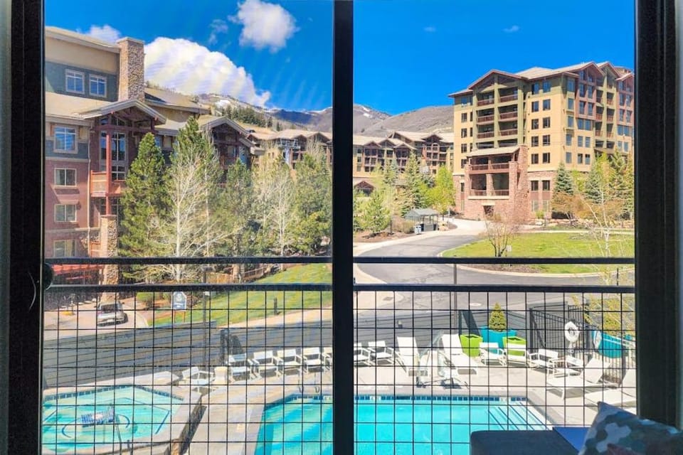 ski-in - ski-out condo in heart of Canyons Village with pool & hot tub access Apartment in Wasatch County