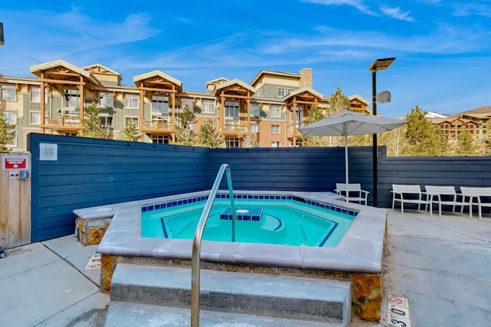 ski-in - ski-out condo in heart of Canyons Village with pool & hot tub access Apartment in Wasatch County