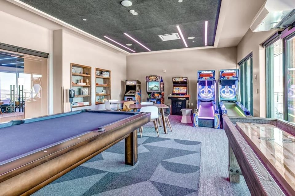 ski-in - ski-out condo in heart of Canyons Village with pool & hot tub access Apartment in Wasatch County