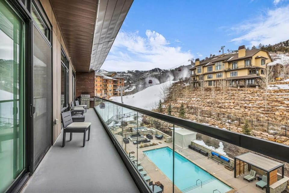 Exclusive ski-in - ski-out Penthouse with Balcony & Gorgeous Slope Views House in Wasatch County