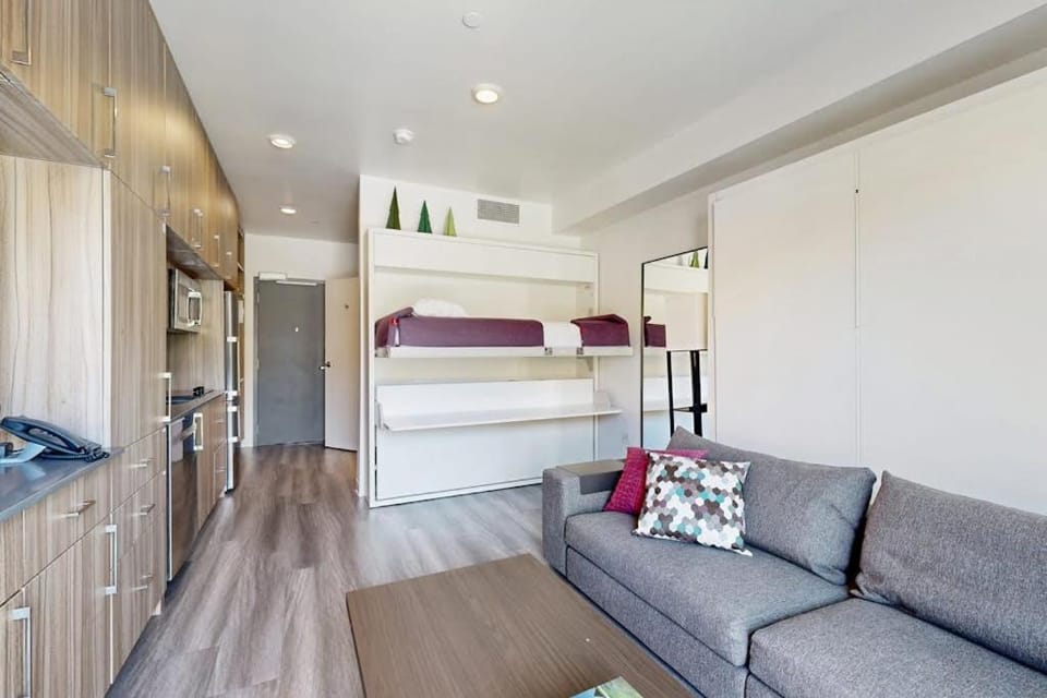 Walk-to-lift studio with hot tub sauna pool gym & game room - Dog friendly Apartment in Wasatch County