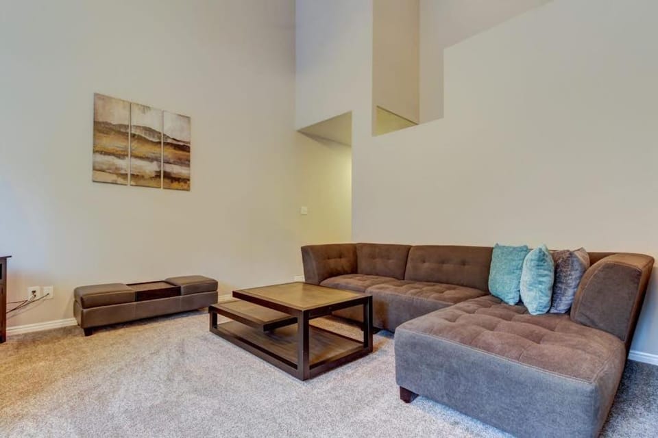 Modern Townhouse with Jetted Tub & Private Deck - Close to Four Ski Areas House in Cottonwood Heights