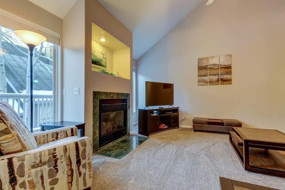 Modern Townhouse with Jetted Tub & Private Deck - Close to Four Ski Areas House in Cottonwood Heights