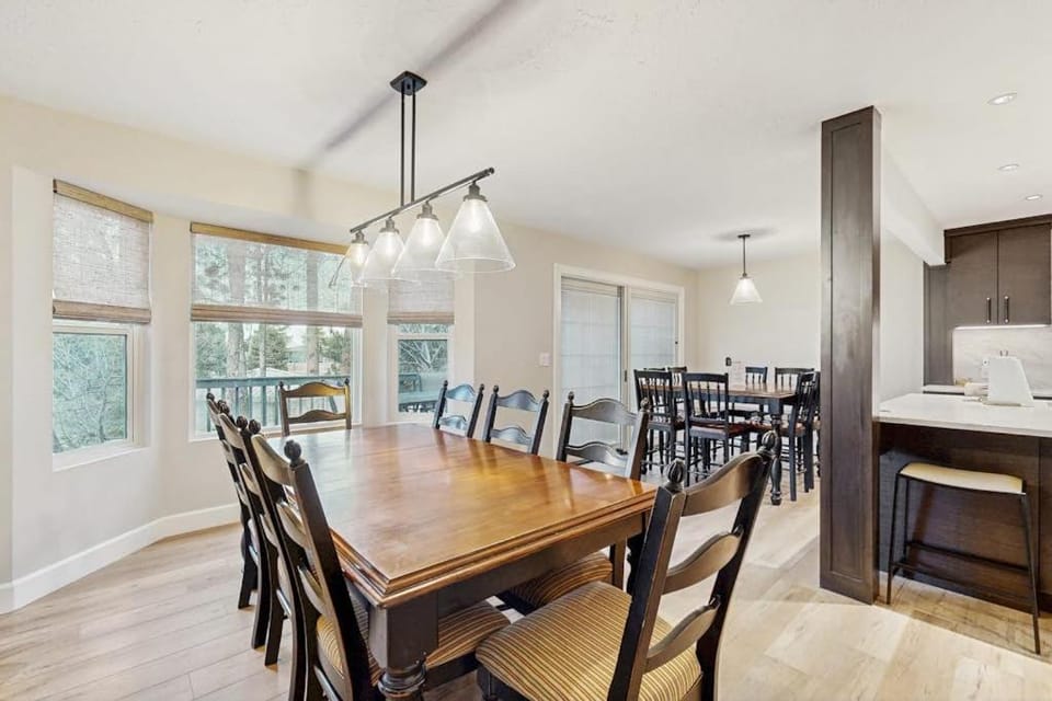 Large & Luxurious Home with Private Hot Tub and Fireplace House in Cottonwood Heights