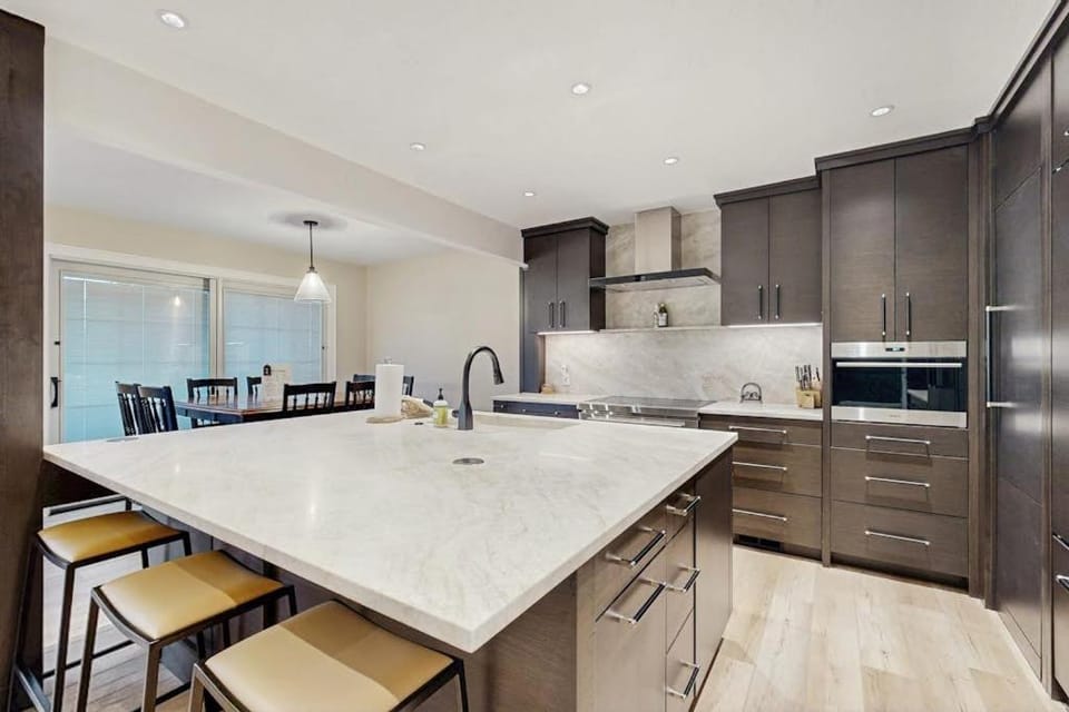 Large & Luxurious Home with Private Hot Tub and Fireplace House in Cottonwood Heights