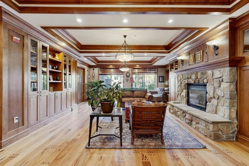 Resort Townhome with Deck Grill Fireplace WiFi Shared Pool & Hot Tub-Sauna House in Wasatch County
