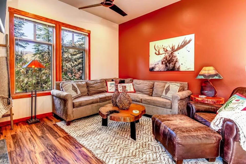 ski-in - ski-out condo with a deck ski views & a shared pool and hot tub House in Wasatch County
