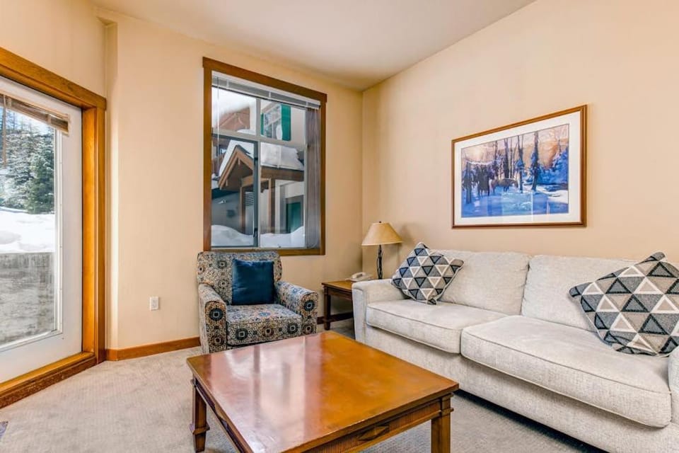 Ski-in - ski-out Powderhorn Condo with Shared Hot Tubs a Pool & Gym at Club Solitude House in Wasatch County