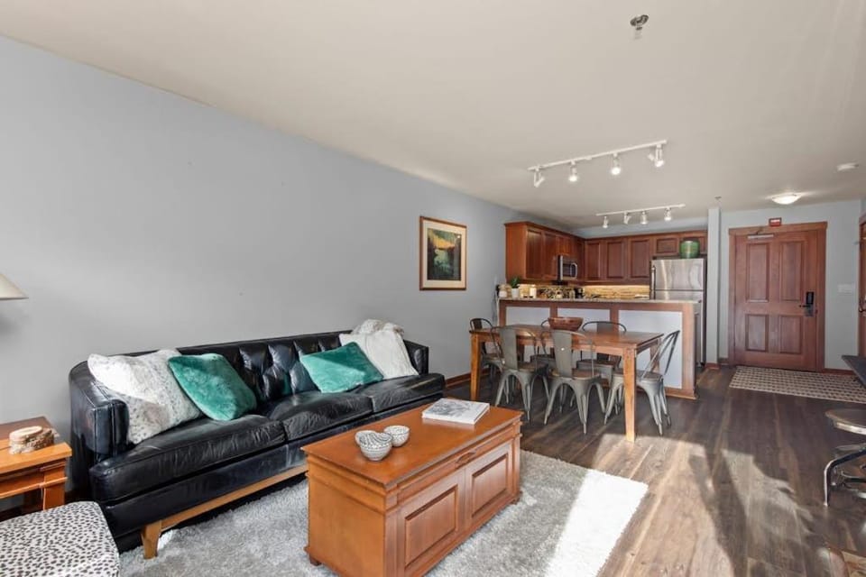 Lovely Ski-in - ski-out condo with community hot tub pool & Club Solitude access House in Wasatch County