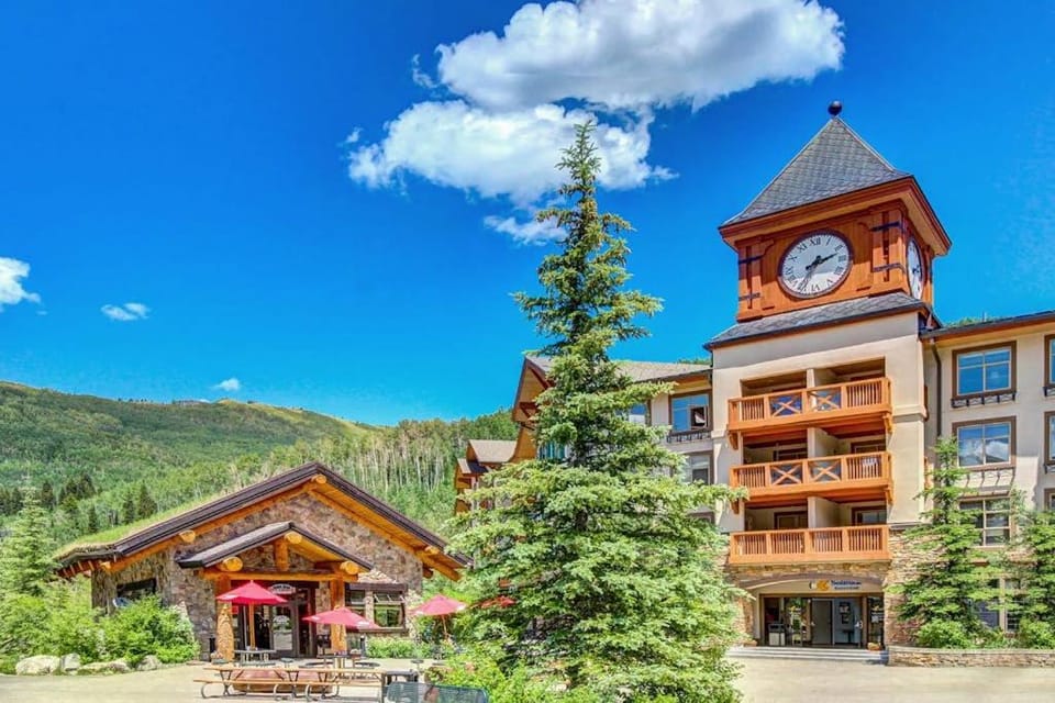 Ski-in - ski-out condo with mountain view shared hot tub pool & resort amenities House in Wasatch County