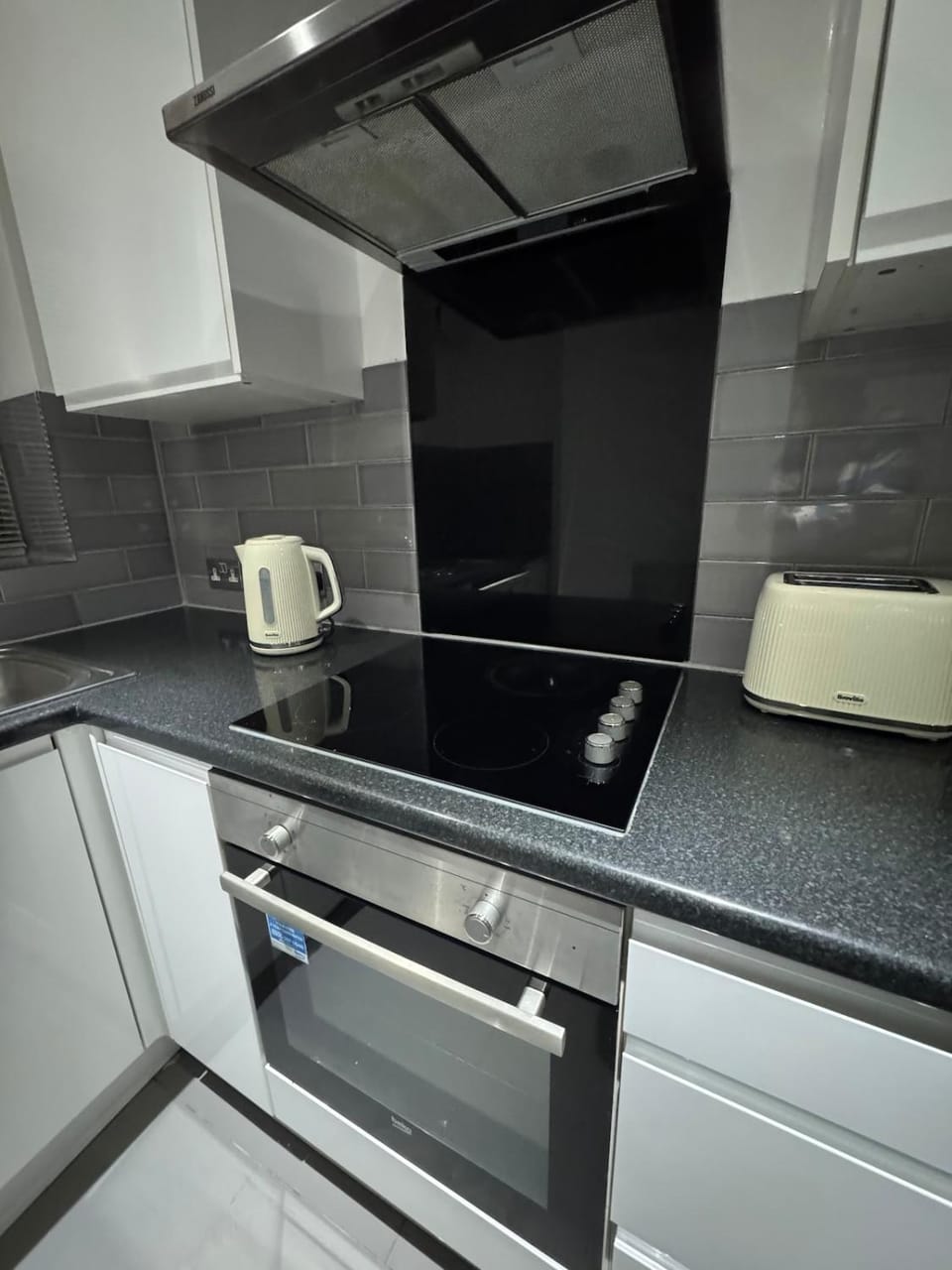 Convienent - Chic Town Centre Studio- Nr Luton Airport - Free Parking Apartment in Luton