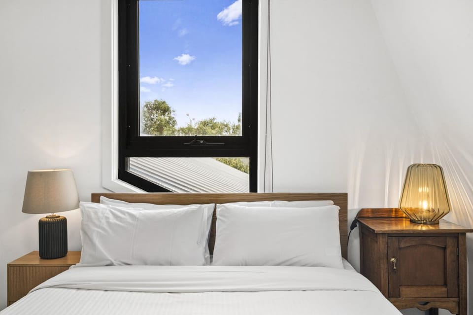 Comfortable 2 Bed Stay with Parking Apartment in Melbourne