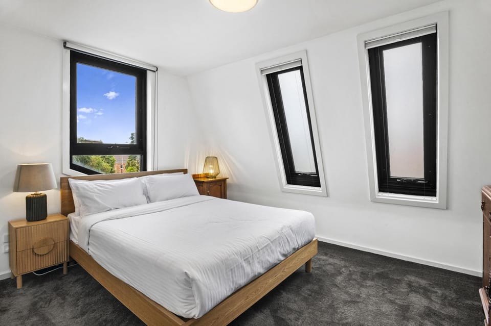 Comfortable 2 Bed Stay with Parking Apartment in Melbourne