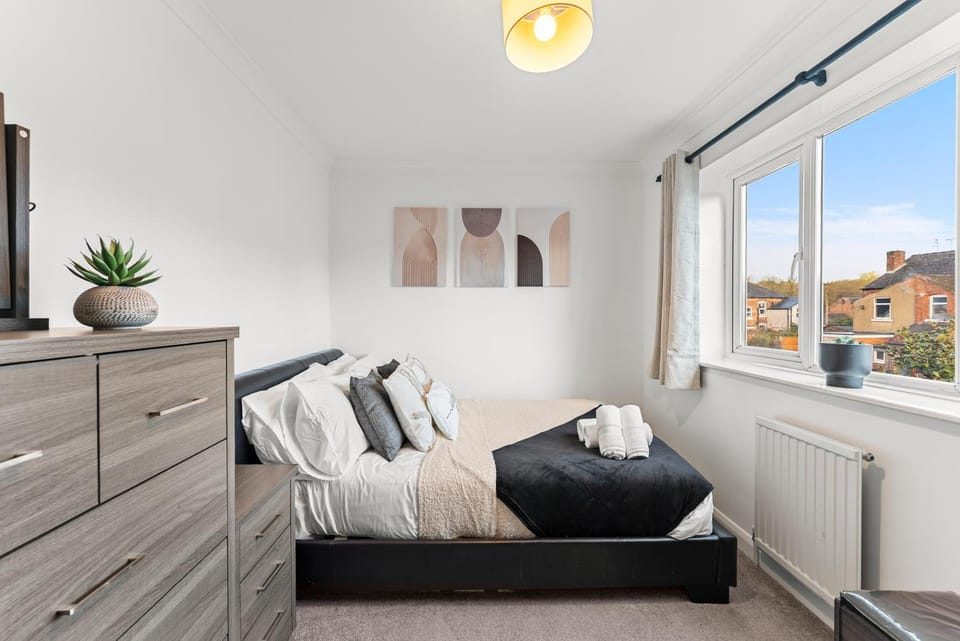 The Derby Escape - Garden -Sleeps 6 House in Derby