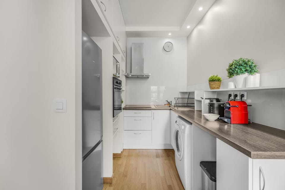 Kitchen or kitchenette, oven, stove