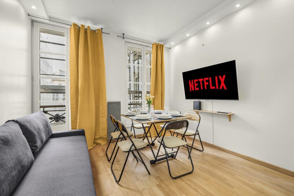 Bed, TV and multimedia, Living room, Seating area, Dining area