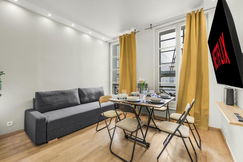 TV and multimedia, Living room, Seating area, Dining area