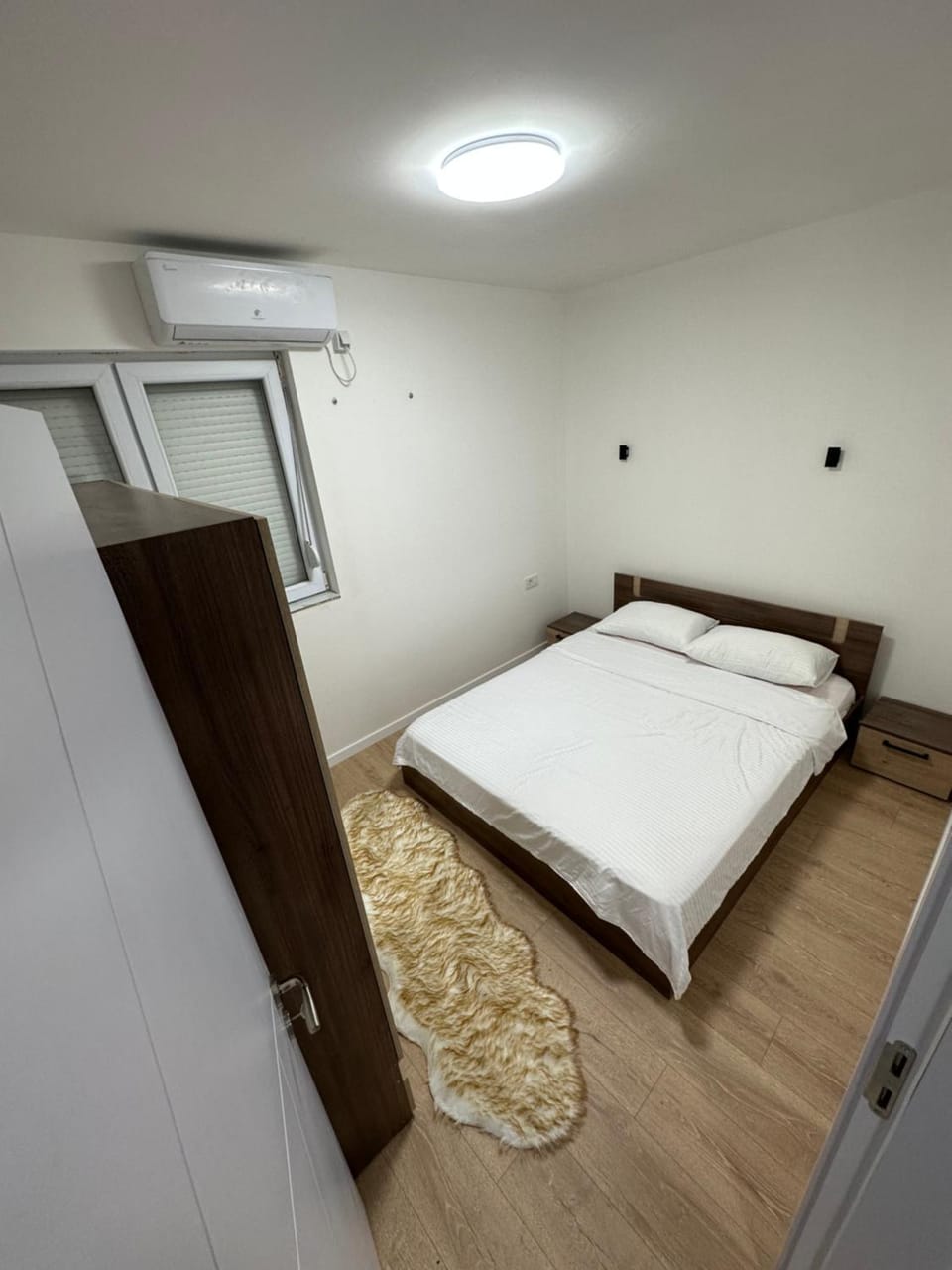 Bed, Bedroom, wardrobe, air conditioner