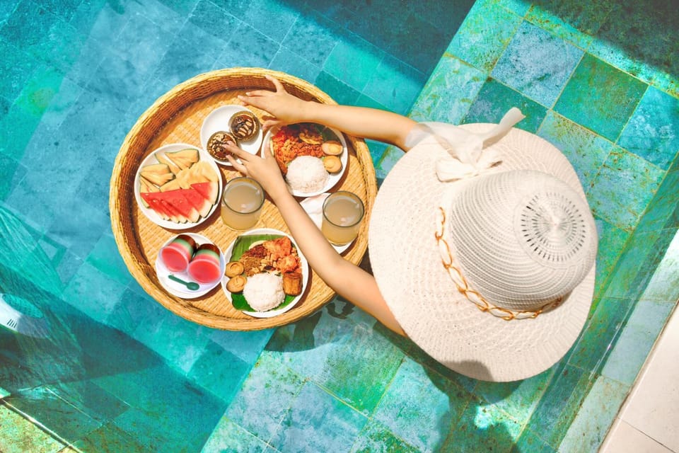 Swimming pool, Breakfast
