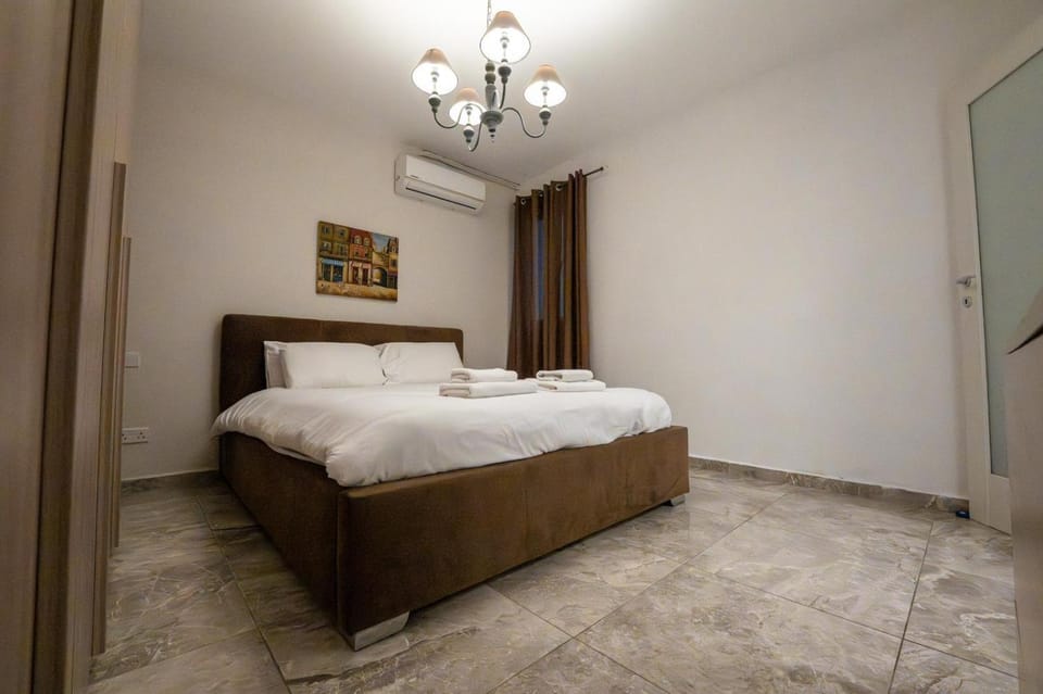 Bed, Photo of the whole room, Bedroom, towels, air conditioner