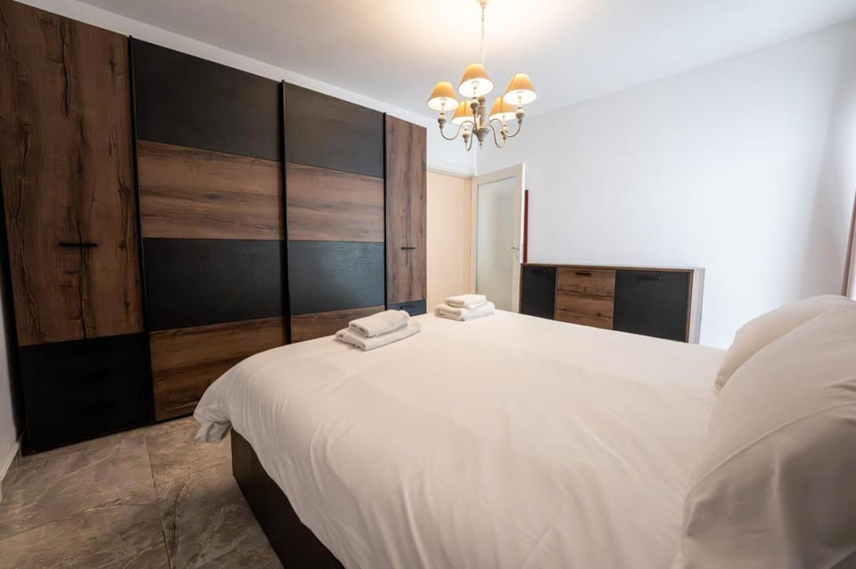 Bed, TV and multimedia, Photo of the whole room, Bedroom, wardrobe