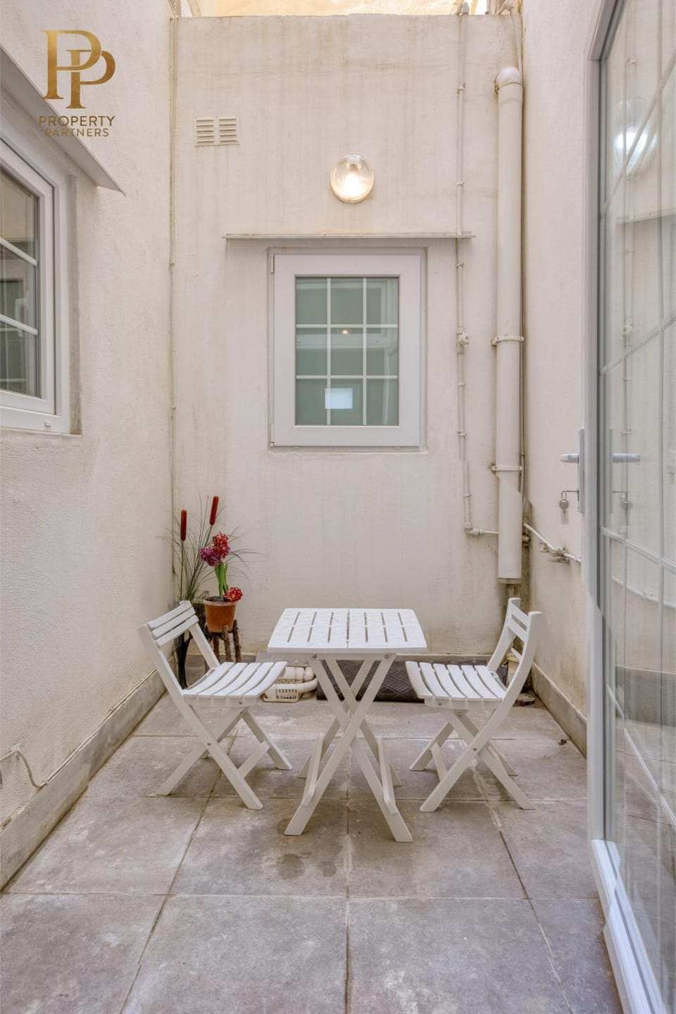 Property building, Patio, Day, View (from property/room), Balcony/Terrace, Dining area