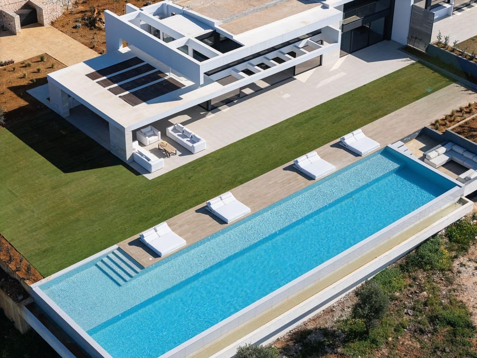 Property building, Swimming pool, sunbed