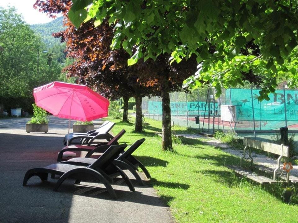 Camping Le SIGNAL Nantua Campground/ 
RV Resort in Auvergne-Rhône-Alpes