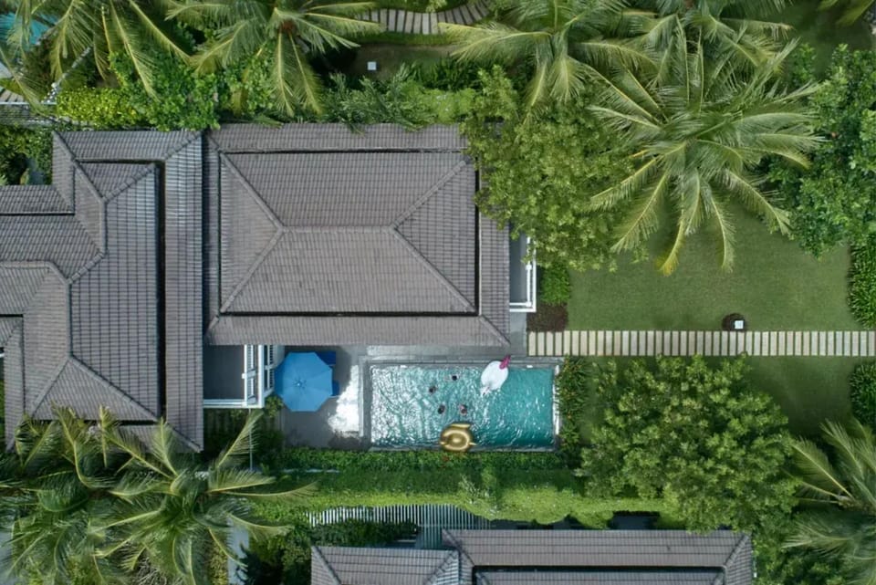 Property building, Spring, Day, Natural landscape, Bird's eye view, Garden, Garden view, Pool view, Swimming pool, Swimming pool