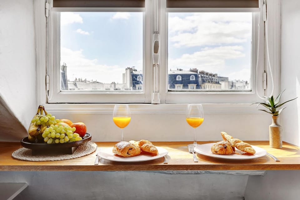 Food and drinks, Food, Breakfast, Continental breakfast, Lunch, Drinks