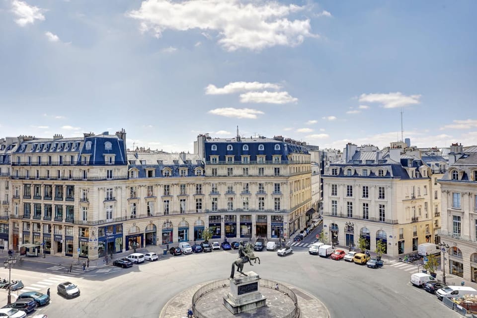 Property building, Nearby landmark, Day, Neighbourhood, Bird's eye view, City view, Street view, Location, Parking