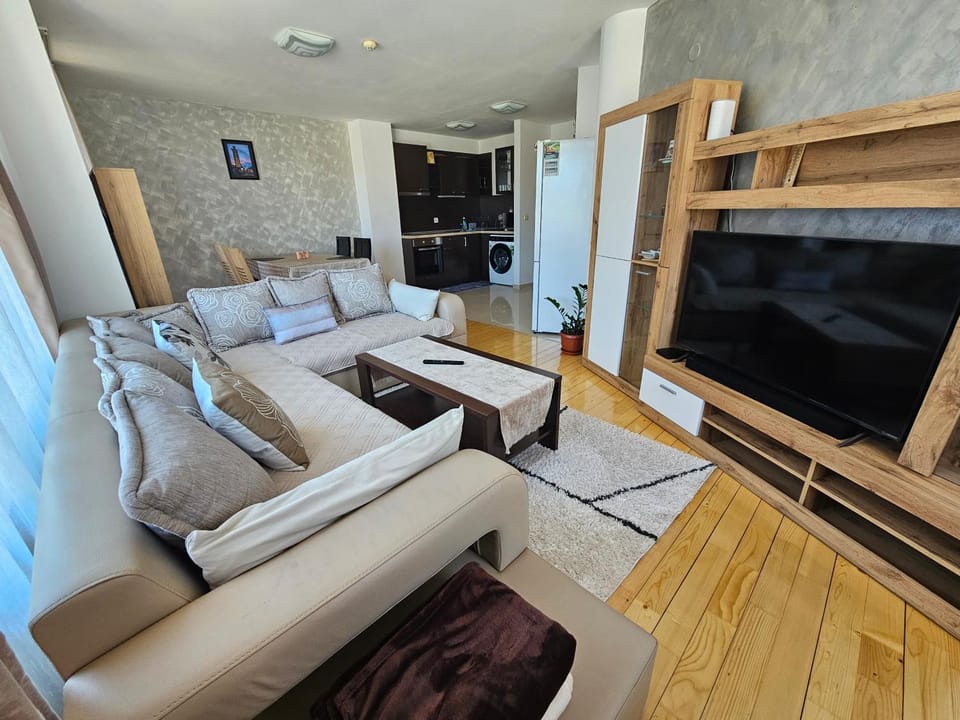 Communal lounge/ TV room, Living room, Seating area