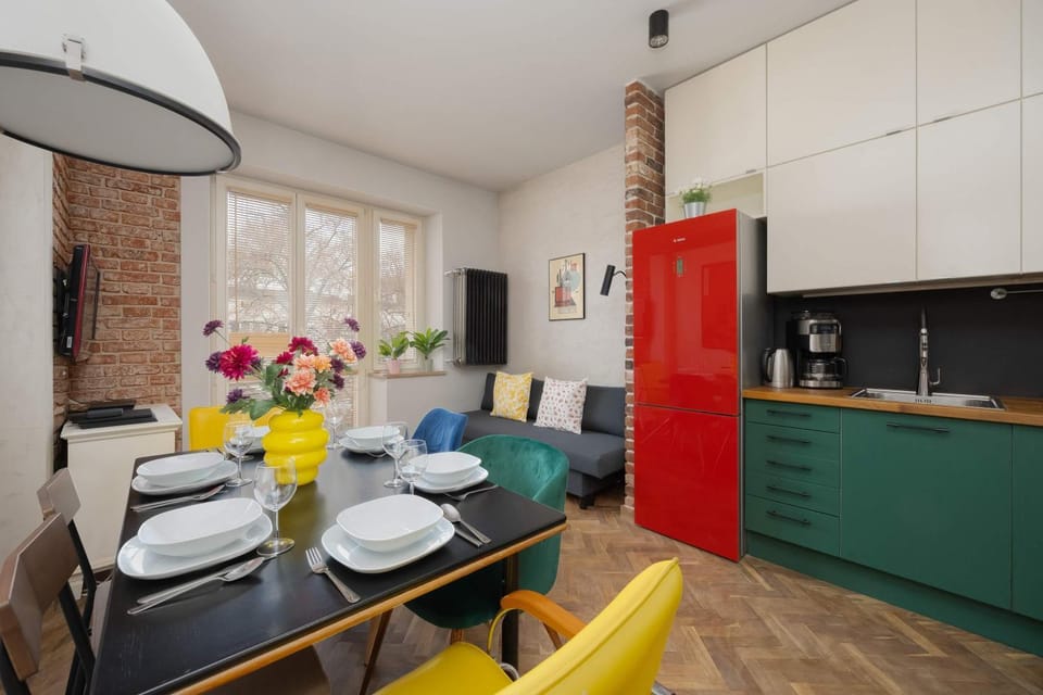 Kitchen or kitchenette, Dining area, stove