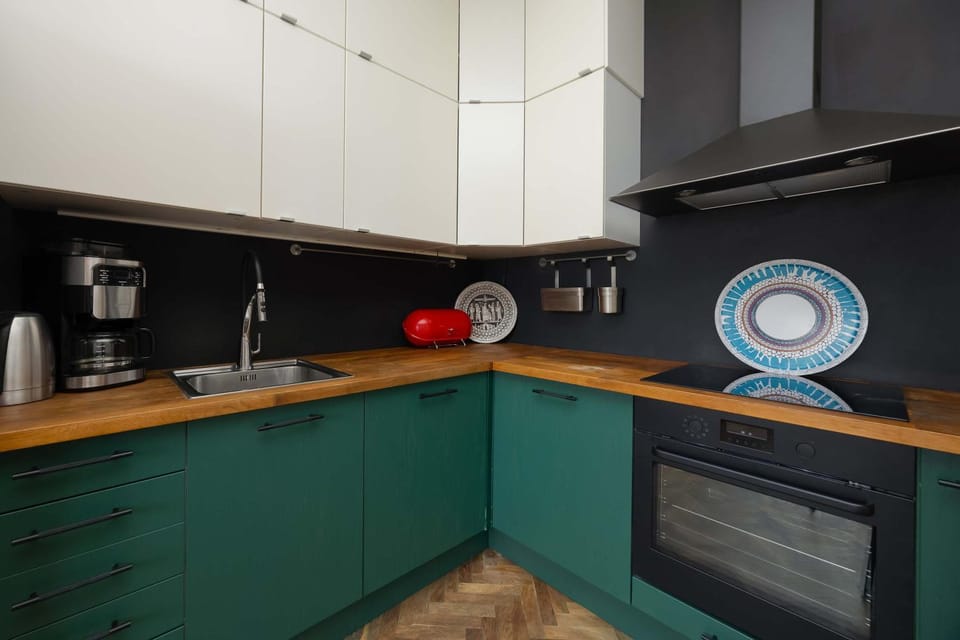 Coffee/tea facilities, Kitchen or kitchenette, dishwasher, stove