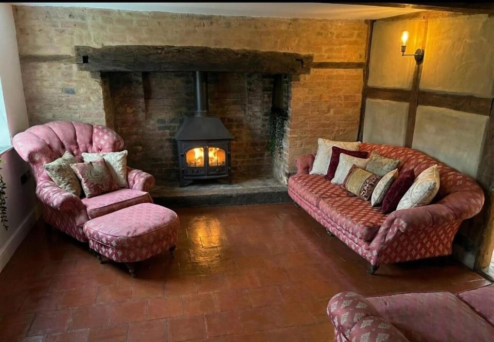 Living room, Seating area, fireplace