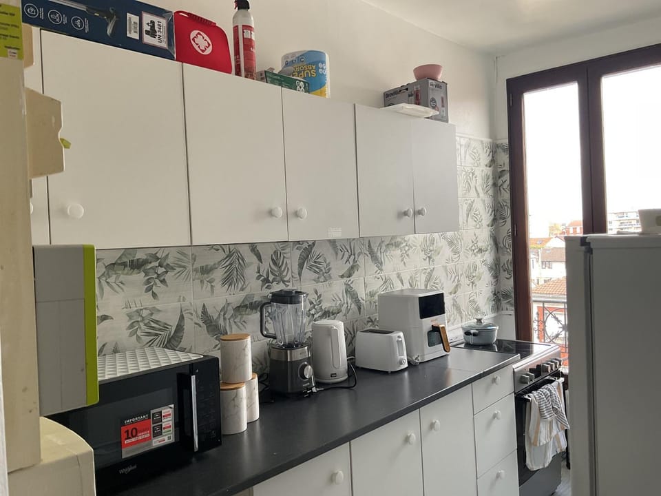 Stylish Single room only excluding Living room Vacation rental in Aubervilliers