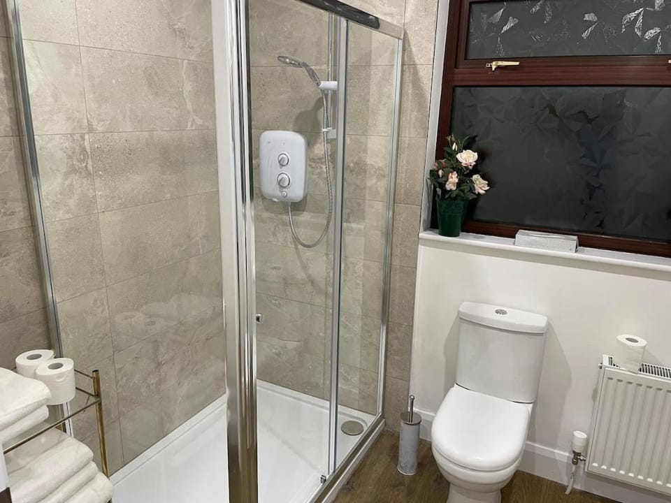 Newly renovated apartment in Castlebar - Full Kitchen! Apartment in County Mayo