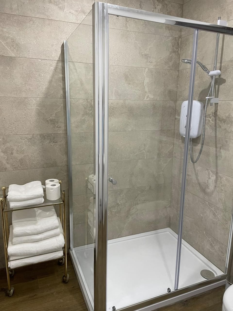 Newly renovated apartment in Castlebar - Full Kitchen! Apartment in County Mayo