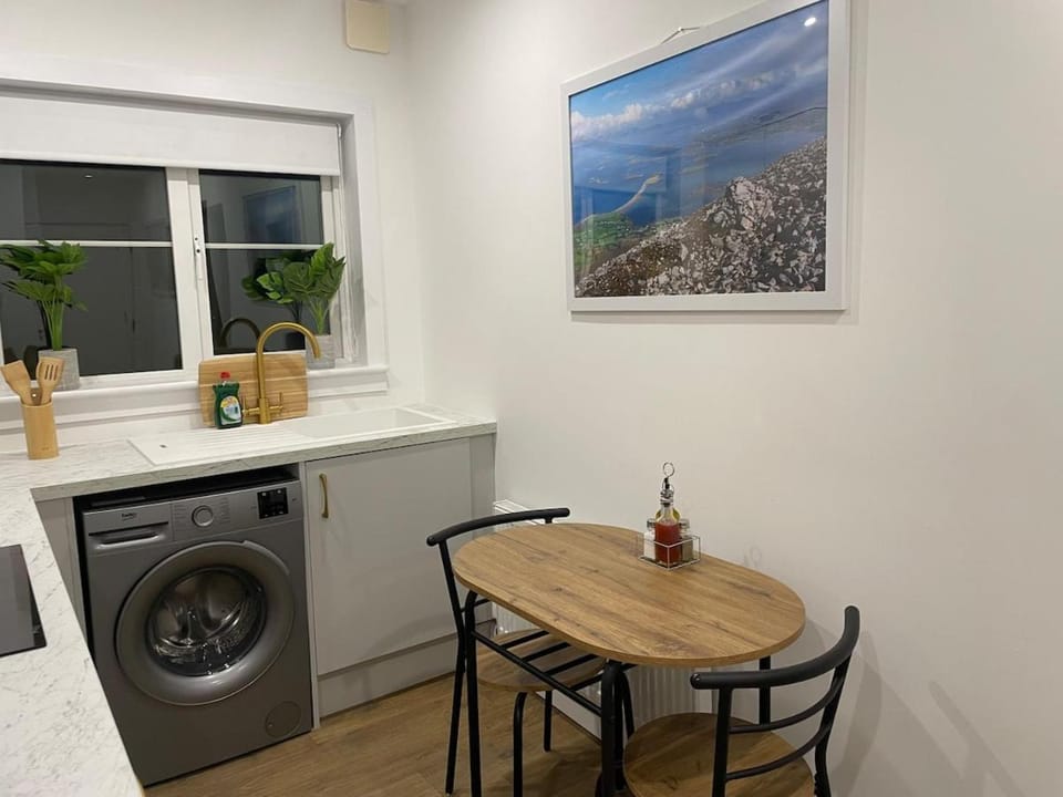 Newly renovated apartment in Castlebar - Full Kitchen! Apartment in County Mayo